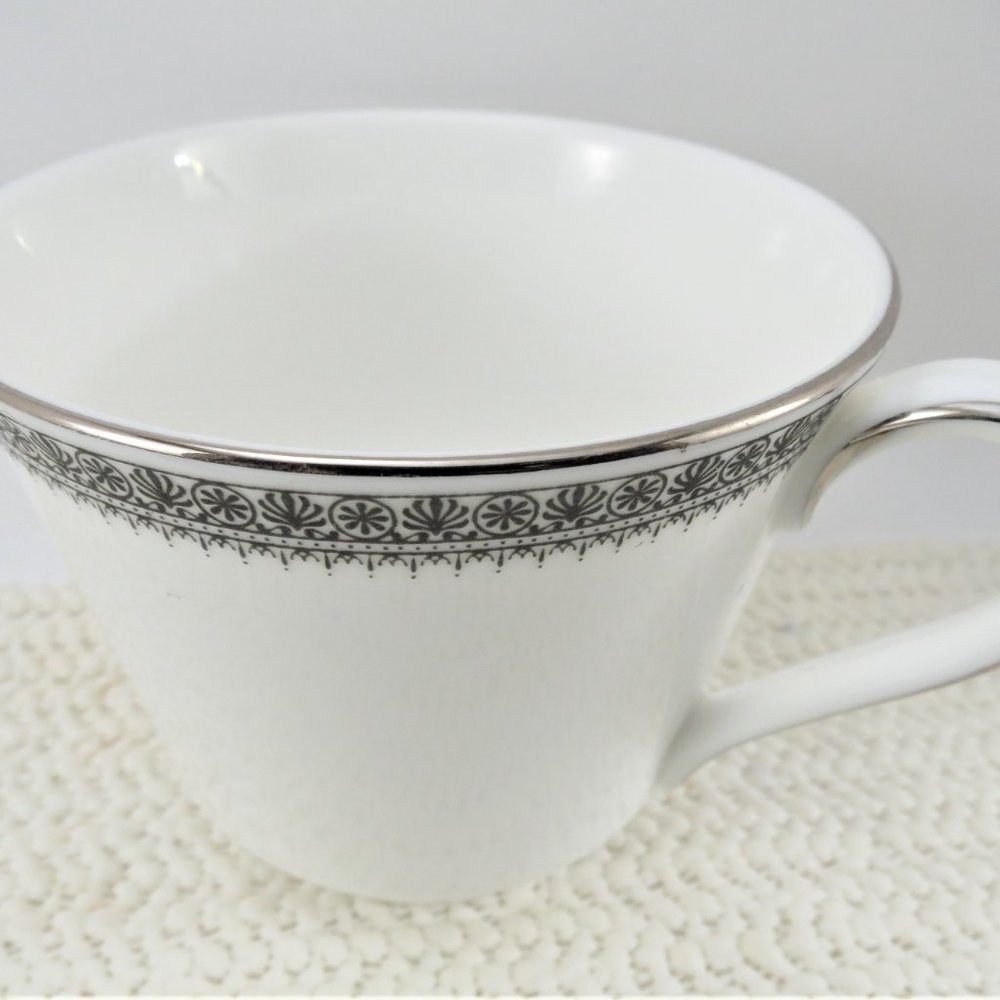 Vintage Royal Doulton RAVENSWOOD Tea Cup Trio Set H5008 Bone China England - Picture 4 of 8